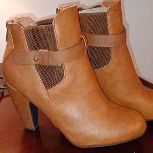 NWOT Dollhouse ankle boots